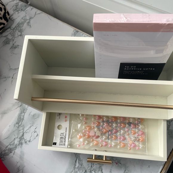 Notebook station - Picture 3 of 3